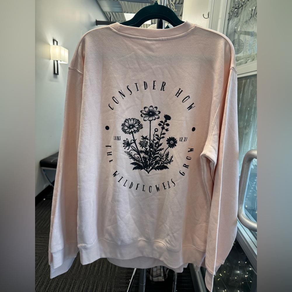 Wildflower Graphic Crewneck Sweatshirt in Light Pink